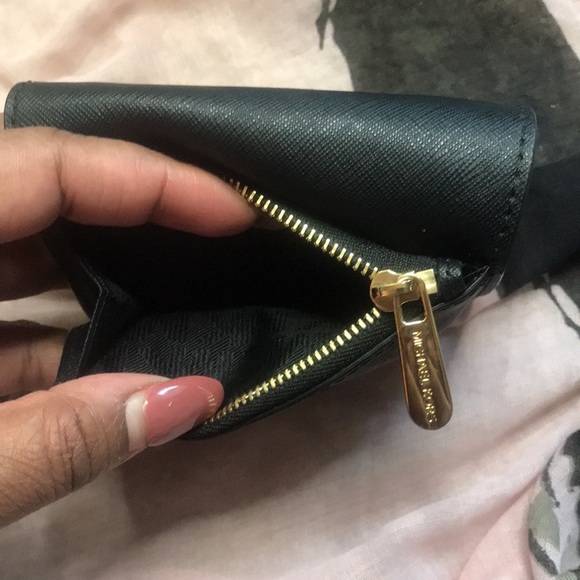 Michael Kors Black bifold wallet - Picture 11 of 12